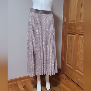 Vince camuto size L accordion maxi skirt.